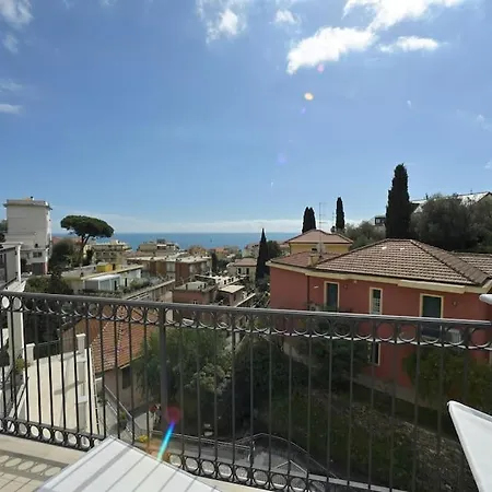 Luxury Con Garage Vista Mare Per 6 Persone Appartamento Alassio